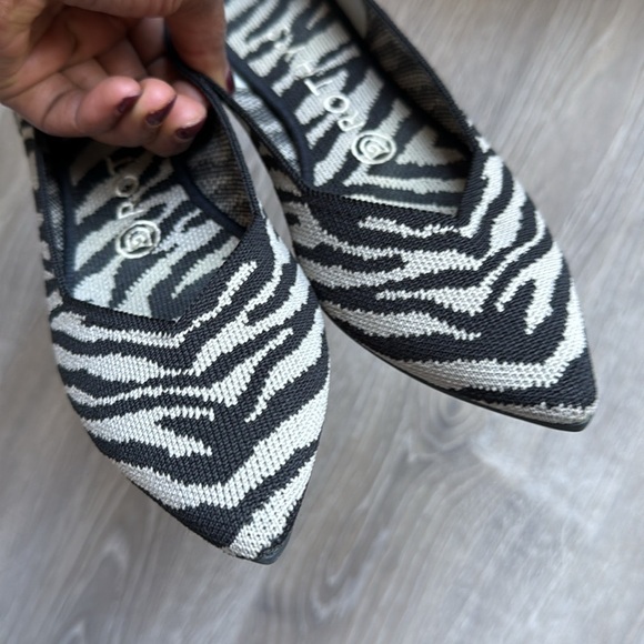 Rothys Zebra The Point Flats Black Size 7.5 - Picture 3 of 9